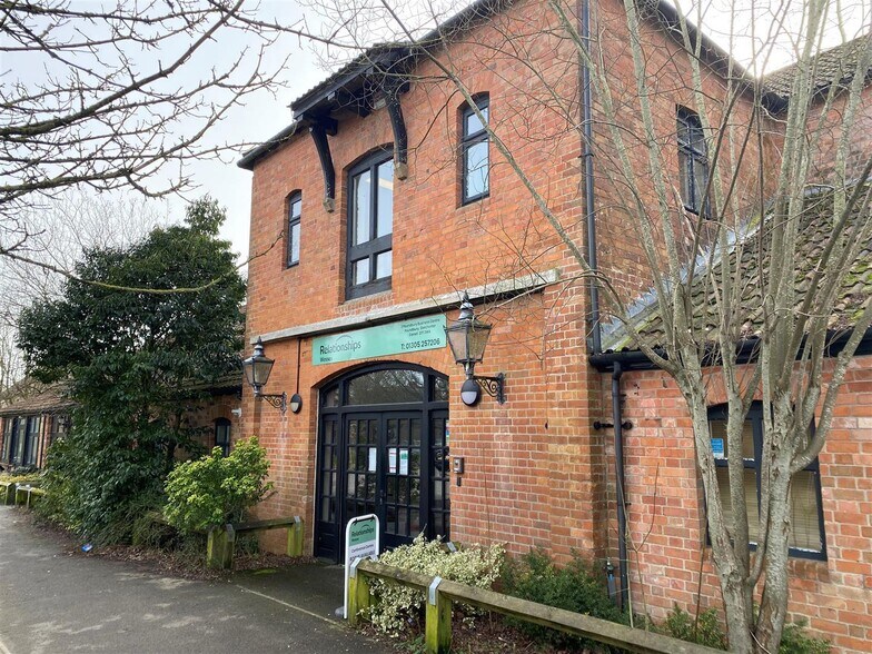 Bridport Rd, Dorchester for sale - Building Photo - Image 2 of 5