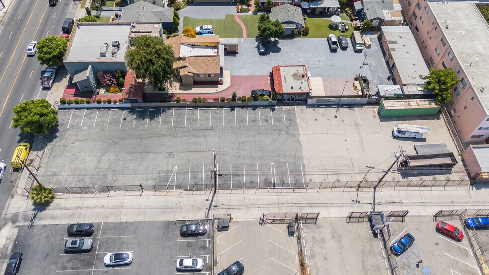 14430 Vanowen St, Van Nuys, CA à vendre - Photo du bâtiment - Image 3 de 25