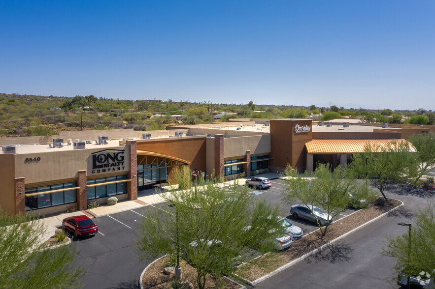 8500 N Oracle Rd, Tucson, AZ à louer - Photo du bâtiment - Image 1 de 4