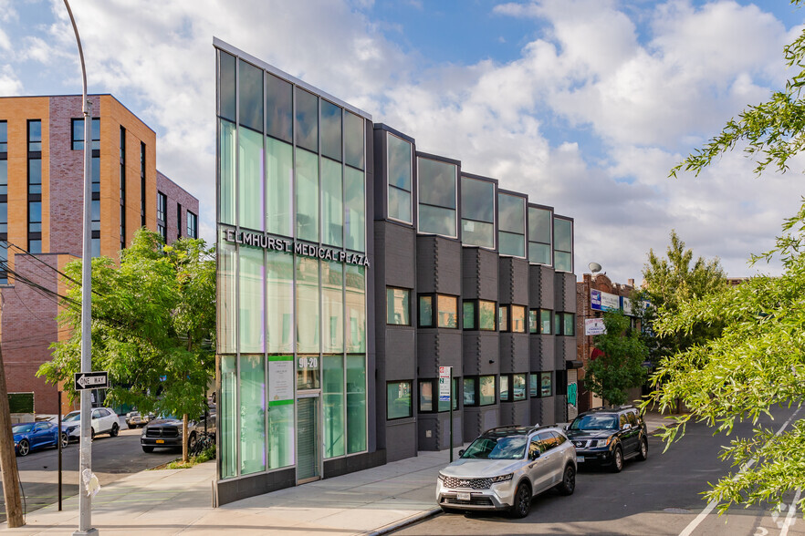 9020 Elmhurst Ave, Jackson Heights, NY for lease - Primary Photo - Image 1 of 3