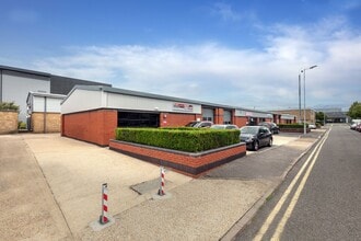 284 Aberdeen Ave, Slough à louer Photo du bâtiment- Image 2 de 3