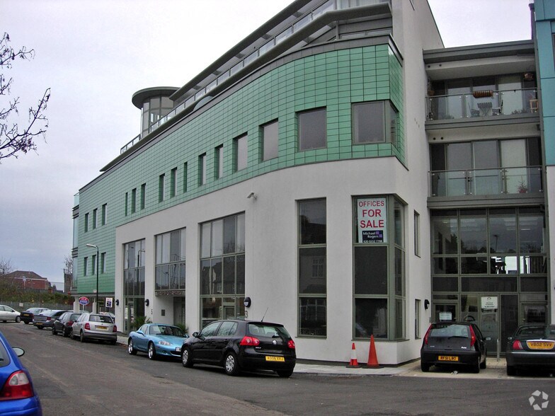 15 St Georges Rd, Richmond à vendre - Photo du bâtiment - Image 3 de 6