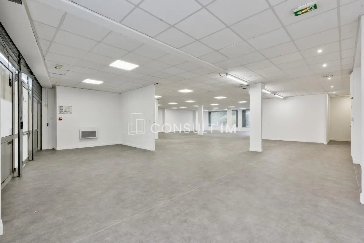 Flex in Boulogne-Billancourt for lease Building Photo- Image 1 of 9