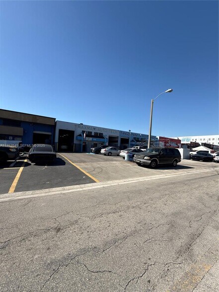 1750 W 41st St, Hialeah, FL à vendre - Photo du bâtiment - Image 3 de 3