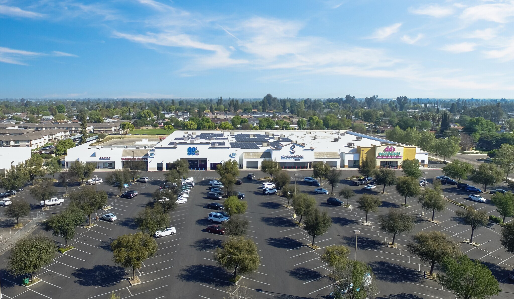 4975 E Kings Canyon Rd, Fresno, CA à louer Photo du bâtiment- Image 1 de 2