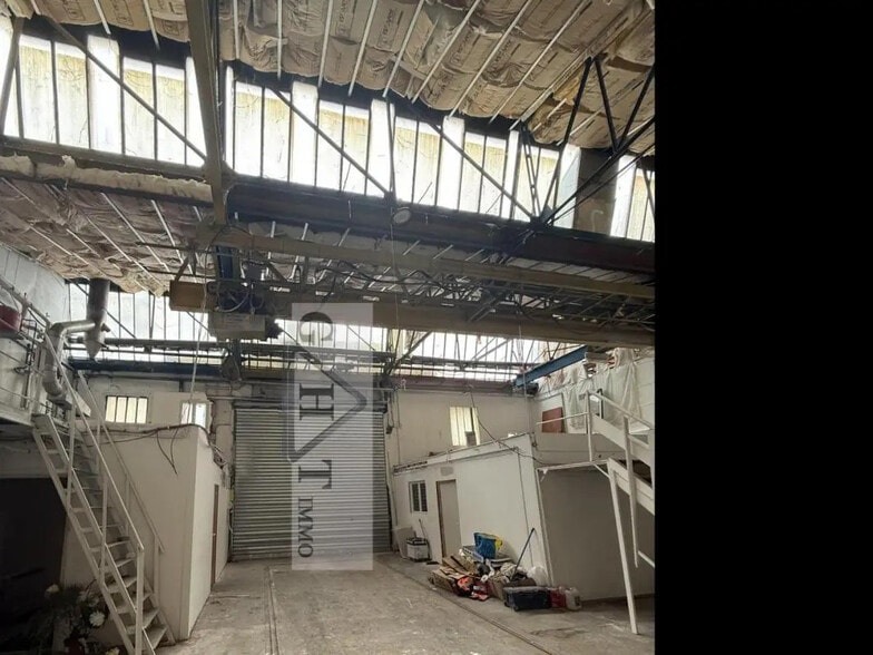Industrial in Montreuil for sale - Interior Photo - Image 2 of 9
