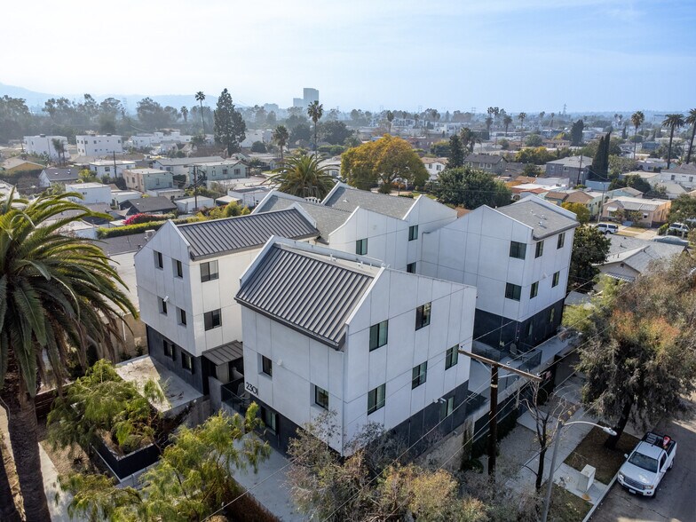 2301 S Cloverdale Ave, Los Angeles, CA à vendre - Photo du bâtiment - Image 3 de 95