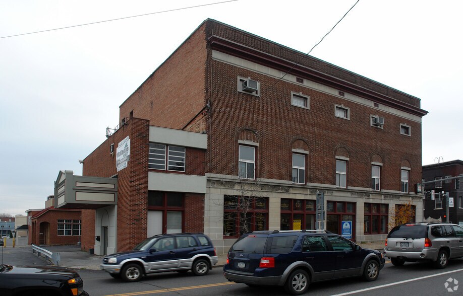 36 Oswego St, Baldwinsville, NY for lease - Building Photo - Image 2 of 9
