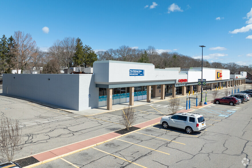 695-731 E Jericho Tpke, Huntington Station, NY à vendre - Photo principale - Image 1 de 1