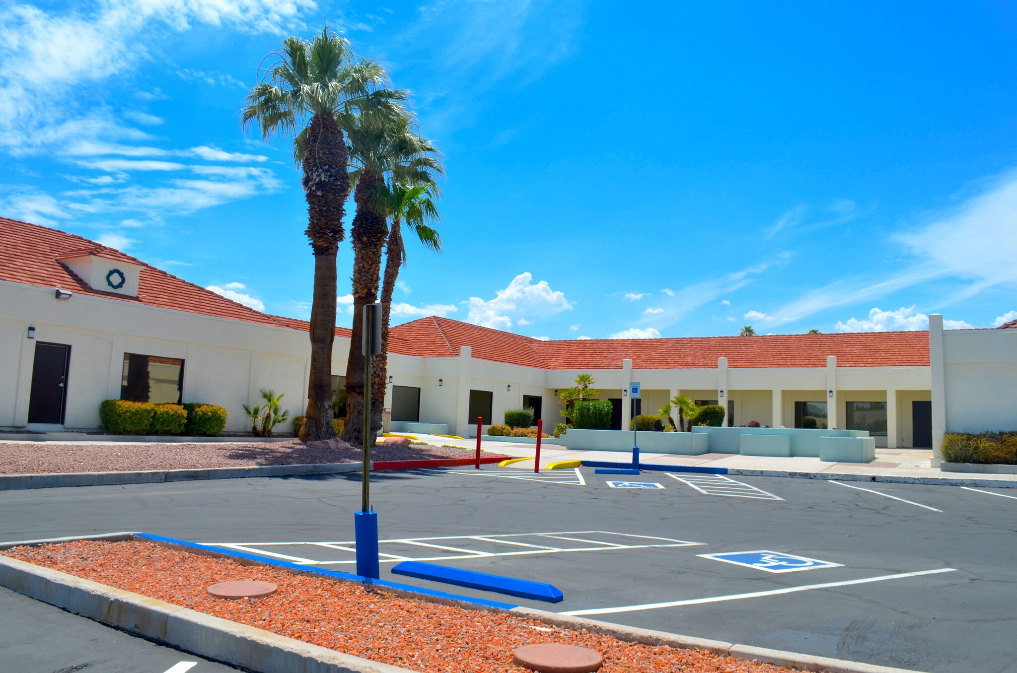 2915 W Charleston Blvd, Las Vegas, NV for lease Primary Photo- Image 1 of 4