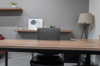 11220 W Burleigh St, Wauwatosa, WI à louer Photo intérieure- Image 2 de 9