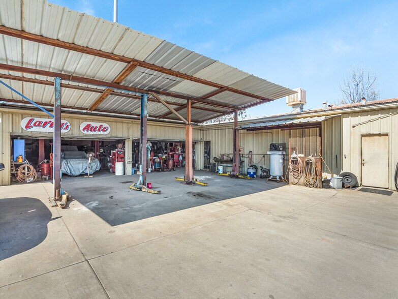 1019 E Acequia Ave, Visalia, CA à louer - Photo du bâtiment - Image 2 de 10