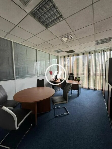 Bureau dans Roissy-en-France à vendre - Photo intérieure - Image 3 de 11