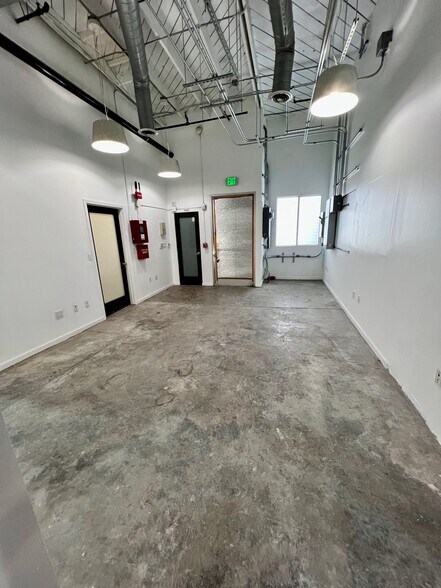 3238 Union Pacific Ave, Los Angeles, CA à louer - Photo du bâtiment - Image 2 de 13