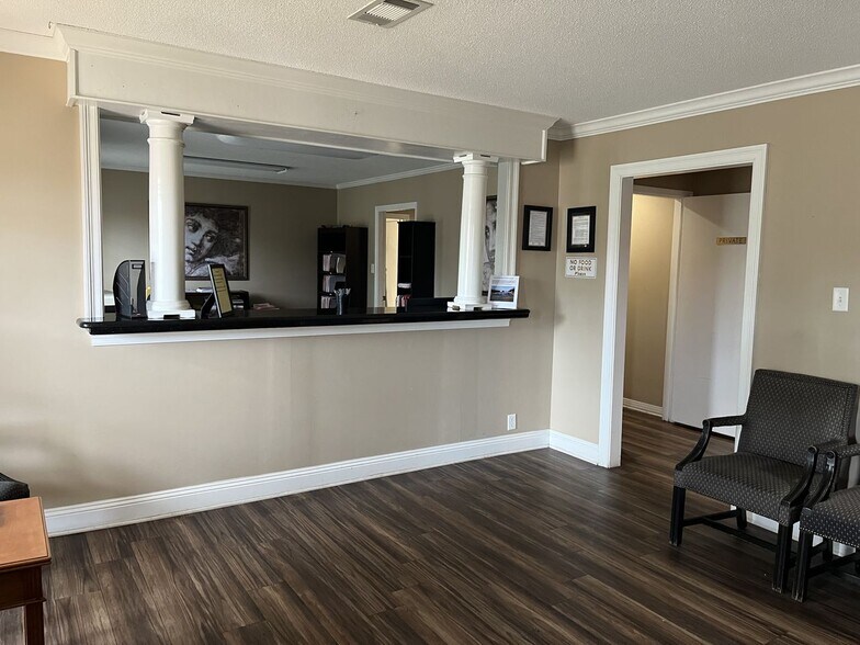 710 Underwood Ave, Pensacola, FL à vendre - Photo du bâtiment - Image 2 de 13