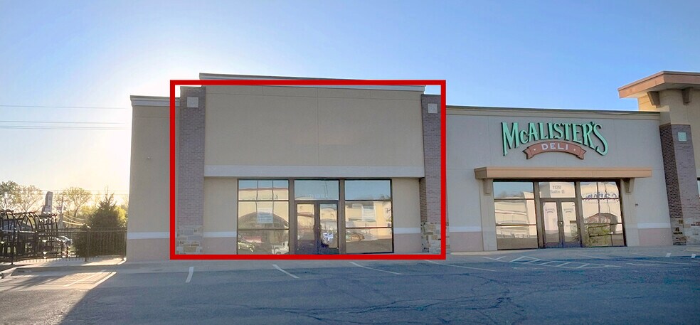 1129 SW Wanamaker Rd, Topeka, KS for lease - Building Photo - Image 1 of 5