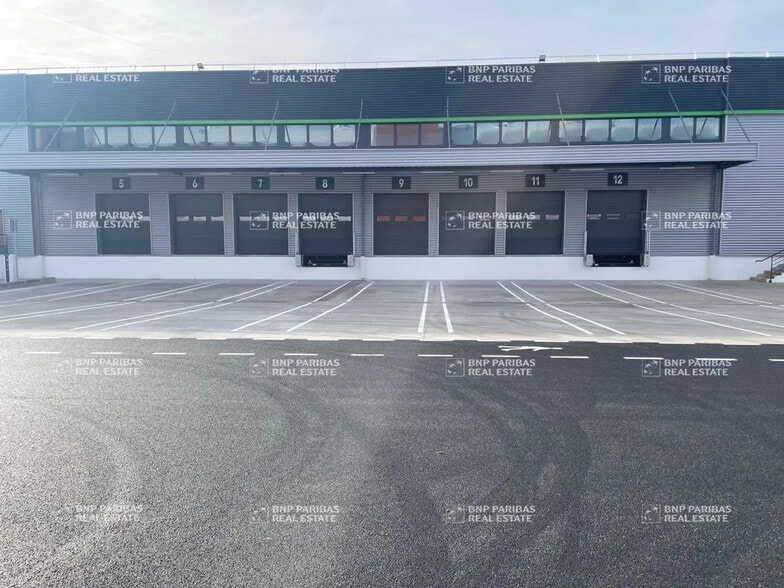 Industrial in Aulnay-sous-Bois for lease - Building Photo - Image 1 of 8