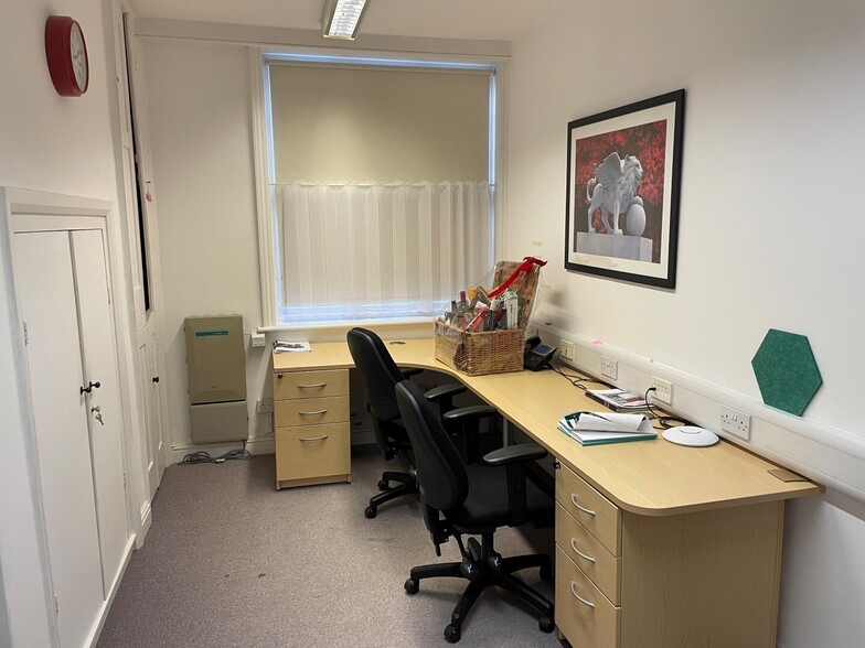16-17 High St, Tring for lease - Building Photo - Image 2 of 13