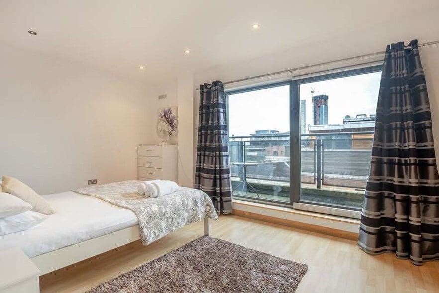 3-11 Liverpool Rd, Manchester à vendre - Photo du bâtiment - Image 2 de 8