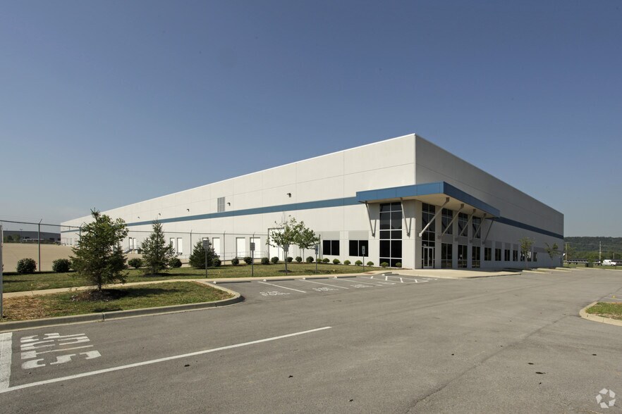 7240 Global Dr, Louisville, KY à louer - Photo principale - Image 2 de 6