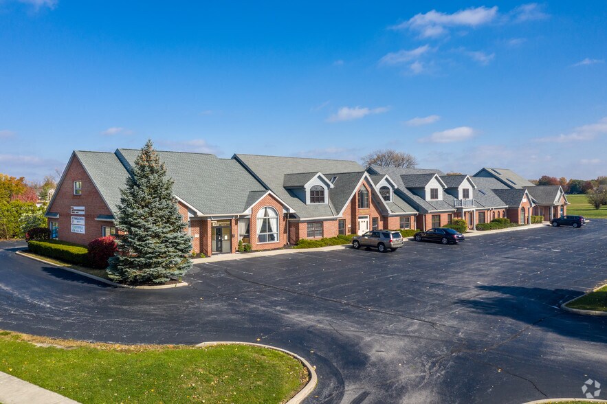 655 Fox Run Rd, Findlay, OH à vendre - Photo du bâtiment - Image 2 de 11