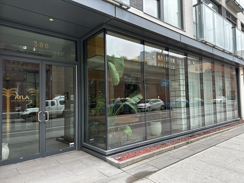 382-400 Rue Richmond, Montréal, QC for lease - Building Photo - Image 3 of 10