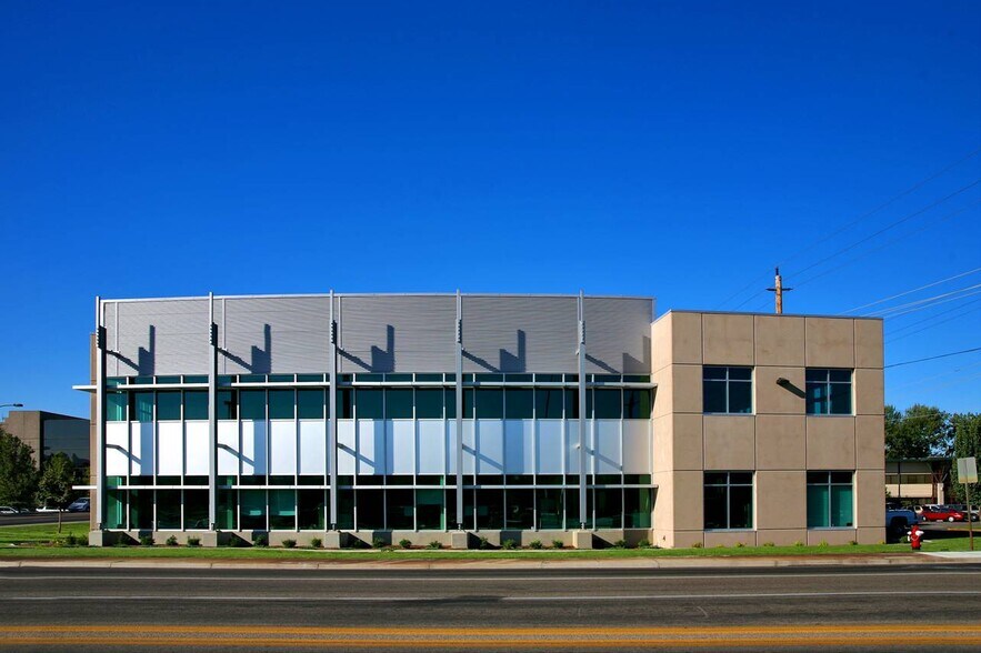 1649 W Shoreline Dr, Boise, ID à louer - Photo du bâtiment - Image 2 de 6