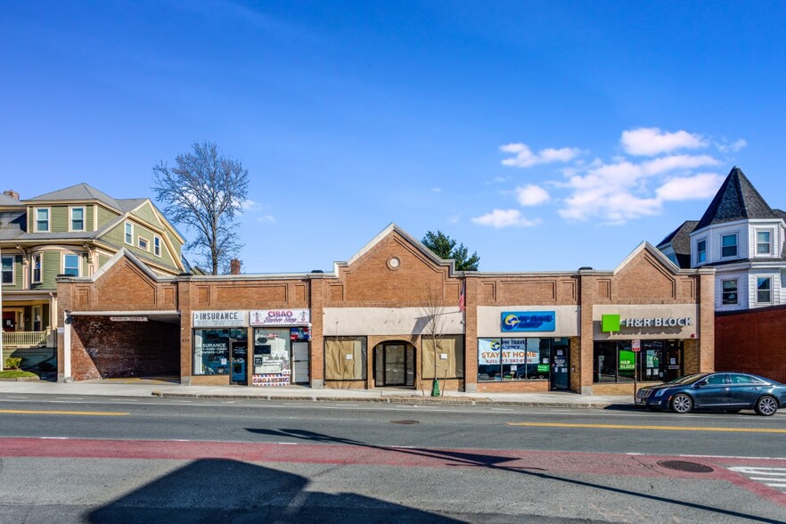 523-531 Broadway, Everett, MA à vendre - Photo principale - Image 1 de 1