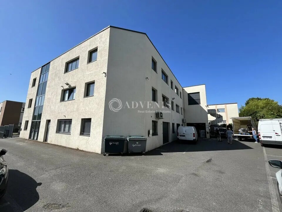 Office in Neuilly-Plaisance for sale Building Photo- Image 1 of 13