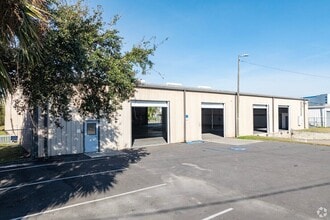 7818 Depot Ln, Tampa, FL à vendre Photo intérieure- Image 2 de 18