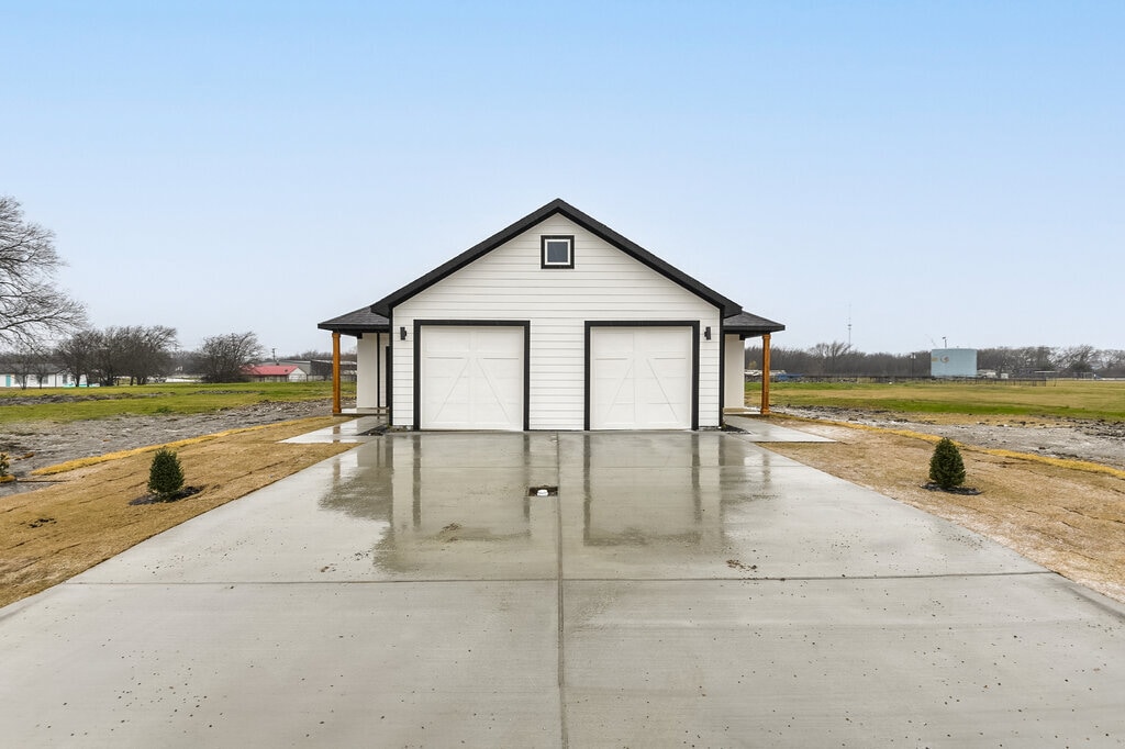 1020 Burnett blvd, Alvarado, TX for sale Primary Photo- Image 1 of 33