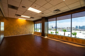 4560 S Decatur Blvd, Las Vegas, NV à louer Photo intérieure- Image 2 de 23