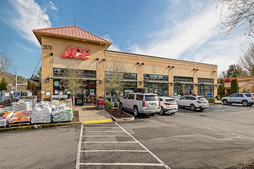 2000 8th Ave, West Linn, OR à louer - Photo du bâtiment - Image 2 de 13