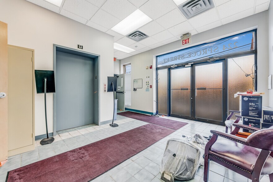 224 Spruce St, Morgantown, WV à vendre - Photo intérieure - Image 3 de 42