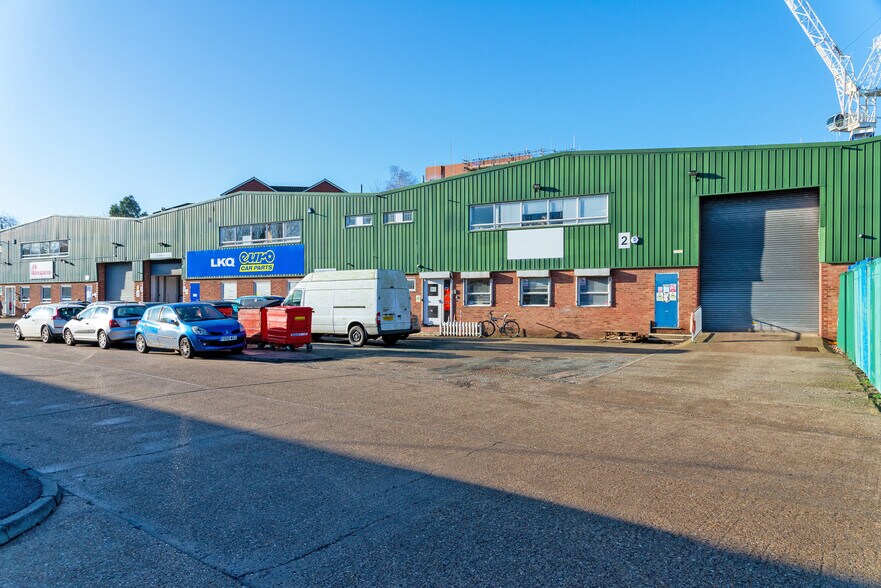 Campfield Rd, St Albans à louer - Photo du bâtiment - Image 2 de 2