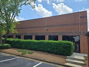 1803 Associates Ln, Charlotte, NC for lease Interior Photo- Image 2 of 7