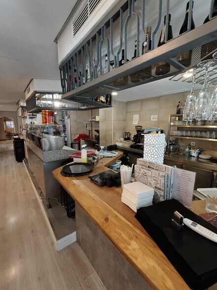 Retail in Madrid, Madrid for lease - Interior Photo - Image 2 of 5