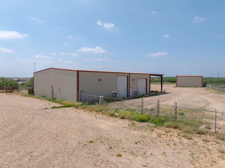 3661 Fm 468, Cotulla, TX à vendre - Photo du bâtiment - Image 2 de 11