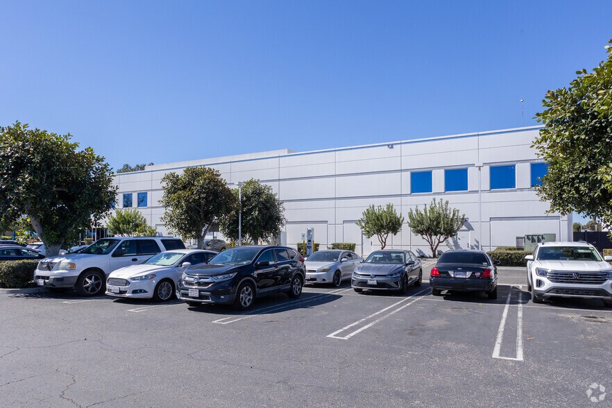 3301 Sturgis Rd, Oxnard, CA for sale - Building Photo - Image 3 of 4