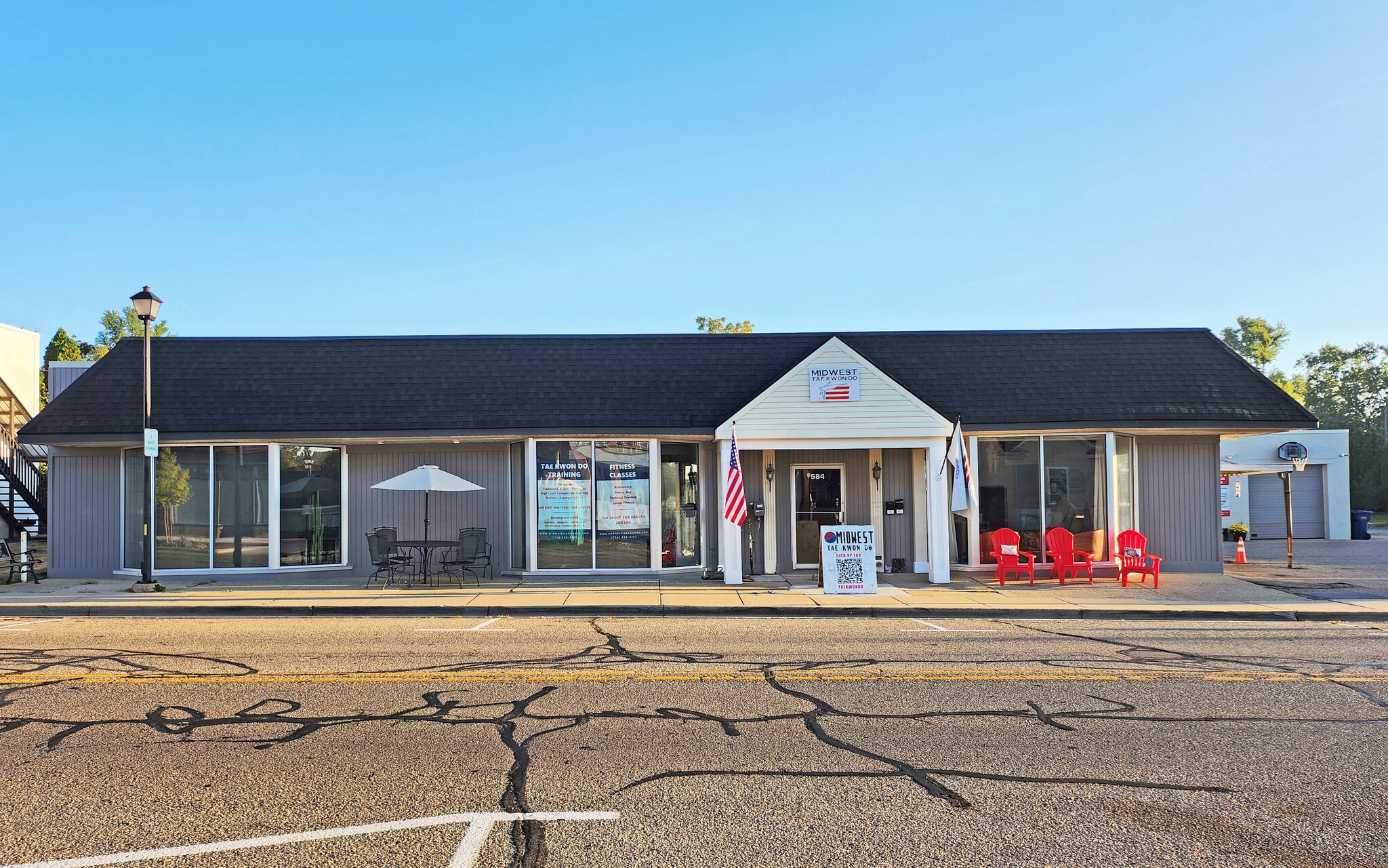 584 W Ann Arbor Trl, Plymouth, MI for lease Building Photo- Image 1 of 10