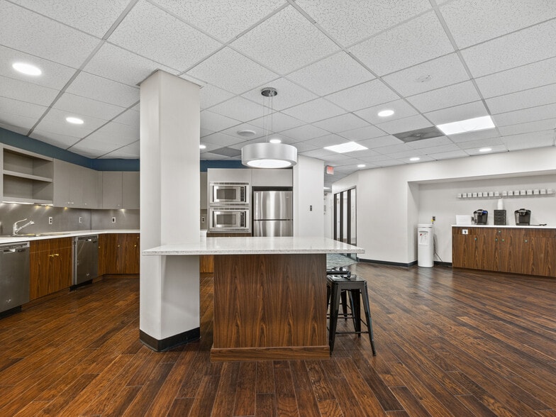 888 Worcester St, Wellesley, MA for lease - Interior Photo - Image 2 of 13