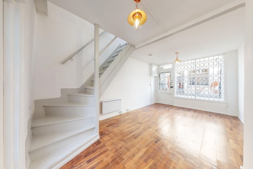 4 Charlton Pl, Londres à louer - Photo intérieure - Image 2 de 13