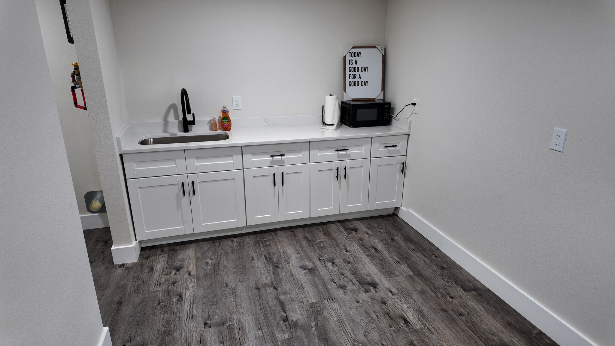 2000-2002 W Sublett Rd, Arlington, TX for lease Interior Photo- Image 1 of 4