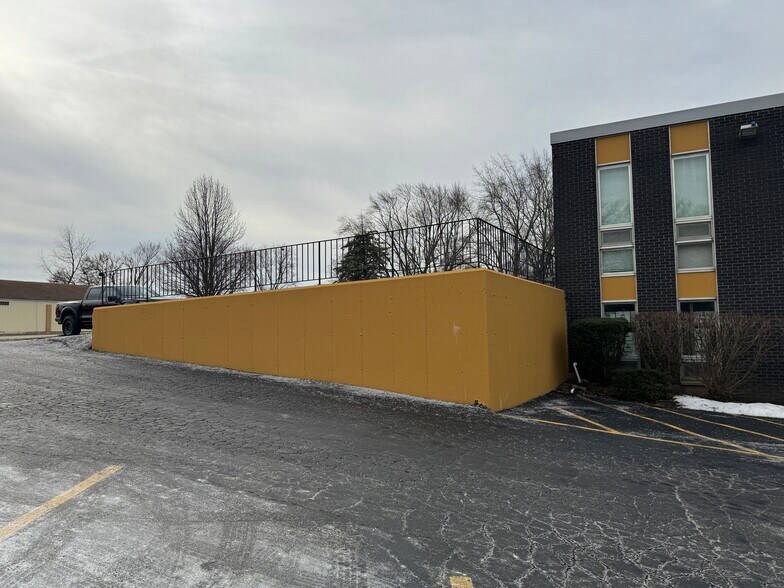 4 Bonnie Ln, Yorkville, IL à vendre - Photo du bâtiment - Image 3 de 43