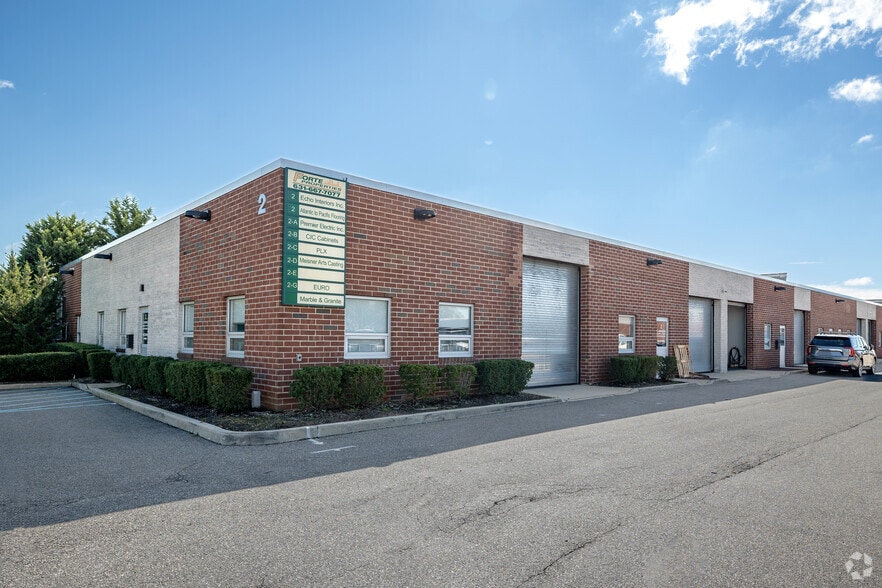 2 Saxwood St, Deer Park, NY for lease - Primary Photo - Image 1 of 6