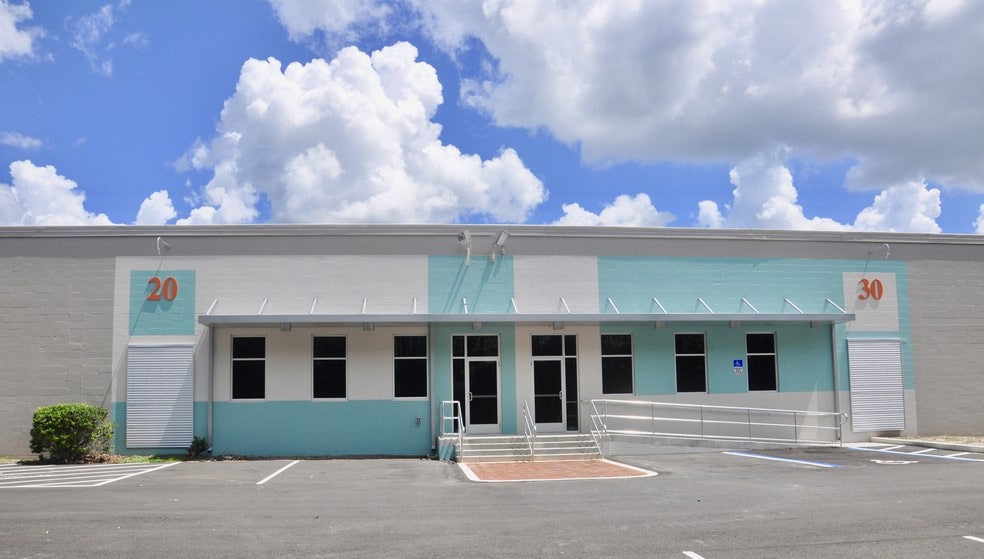 5901 NE Waldo Rd, Gainesville, FL à louer - Photo du bâtiment - Image 2 de 14