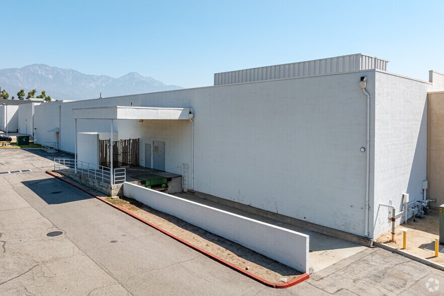 311 S Mountain Ave, Upland, CA à louer - Photo du bâtiment - Image 2 de 4
