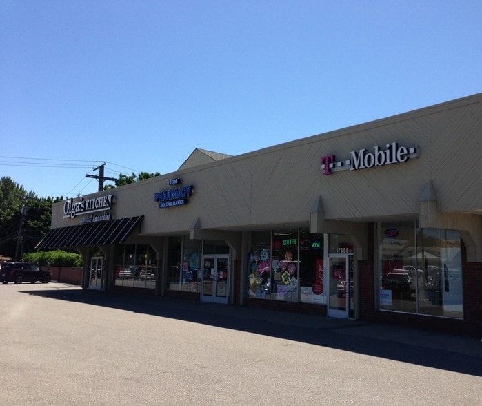 17651-17655 W 12 Mile Rd, Southfield, MI for lease - Building Photo - Image 2 of 2