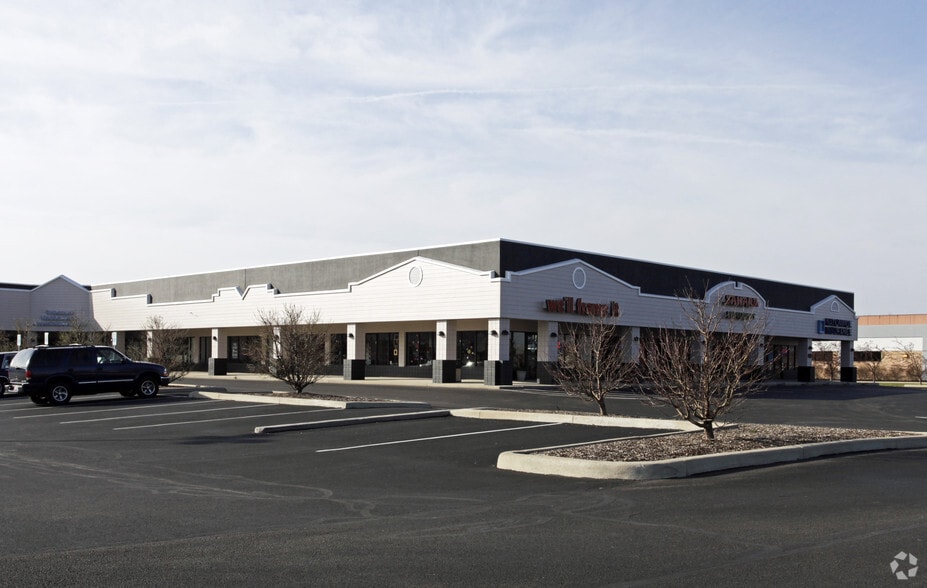 300-342 W Dussel Dr, Maumee, OH for lease - Building Photo - Image 2 of 8