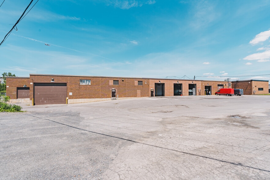 605-607 Rue Deslauriers, Saint-Laurent, QC à vendre - Photo du bâtiment - Image 3 de 8